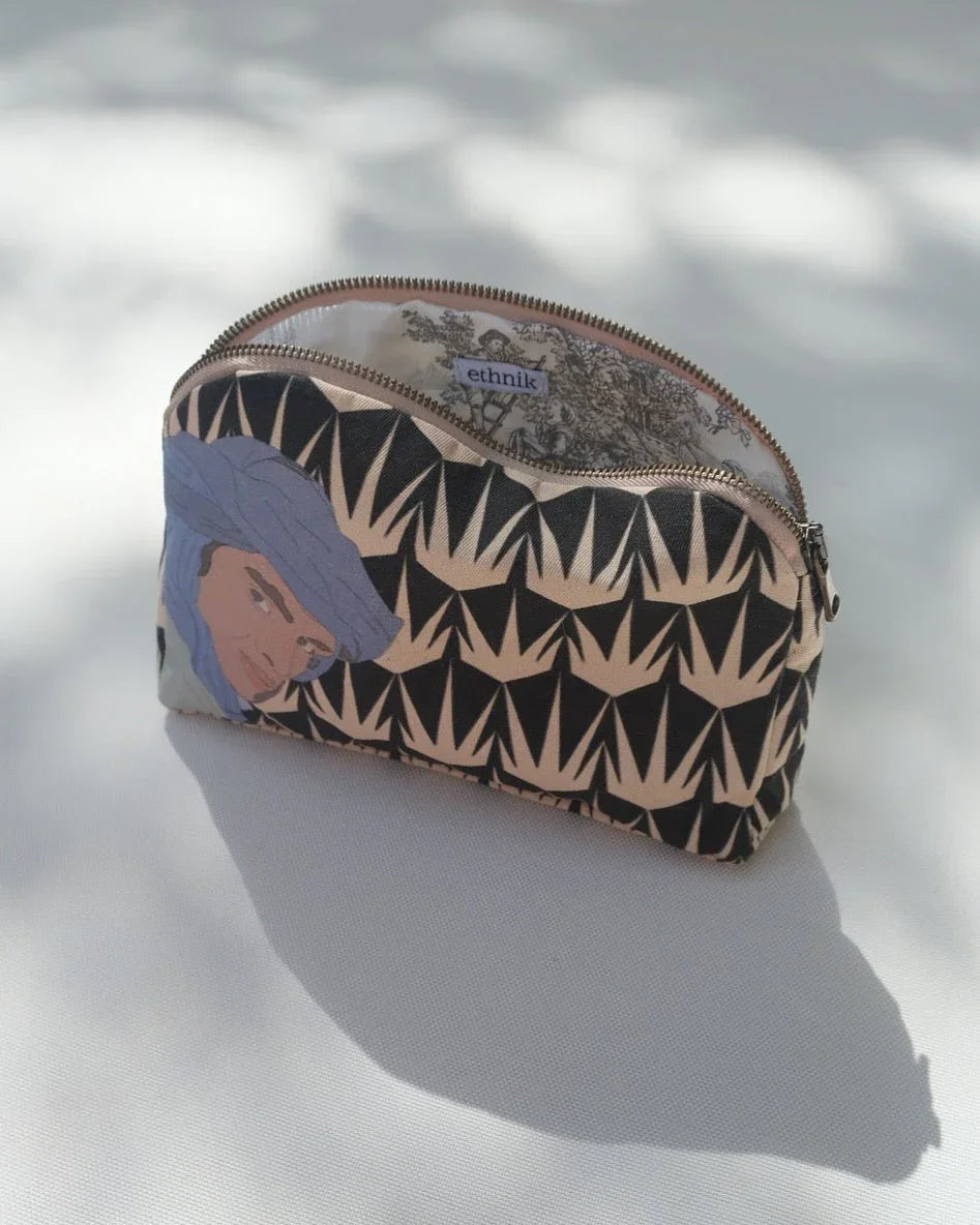 ethnik Moroccan pouch with geometric black pattern and original illustrated face, zippered