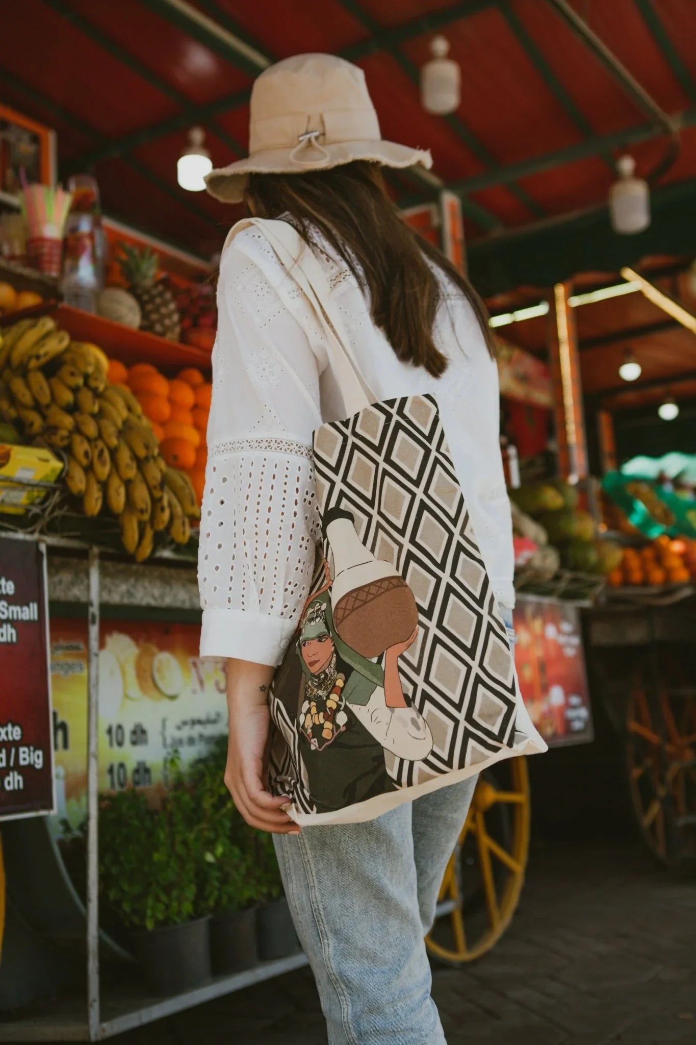 Woman at Moroccan market carrying ethnik tote bag with geometric and illustrated design