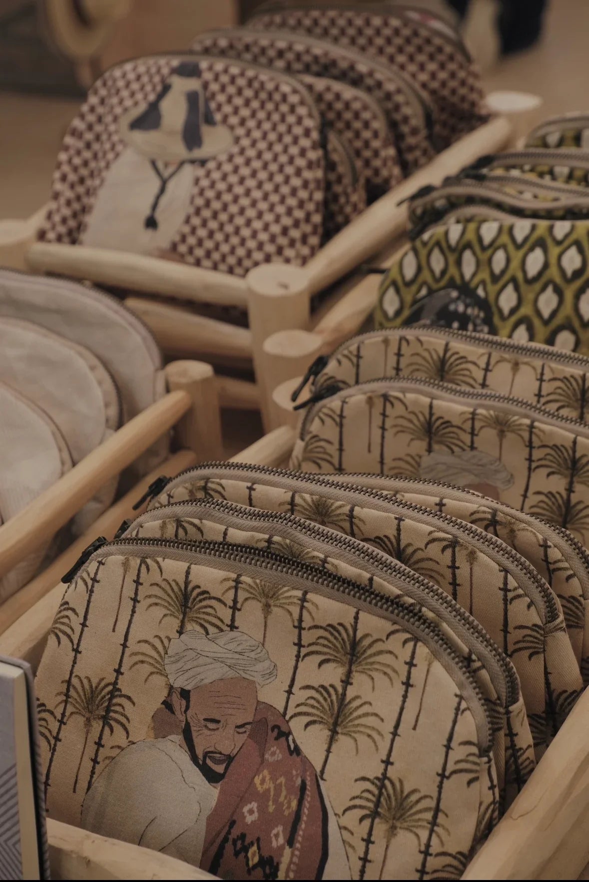 Ethnik Moroccan pouches with original illustrated designs displayed in wooden trays