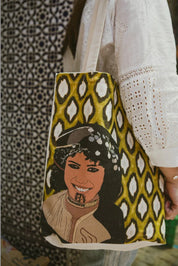 Ethnik Moroccan illustrated tote bag with traditional Berber woman design, patterned background