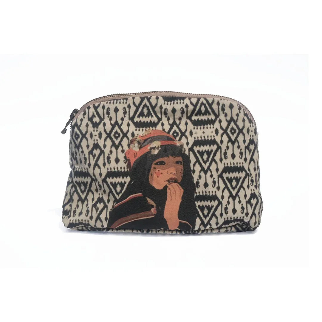 Ethnik Moroccan pouch with geometric black pattern and illustration of a girl on the front