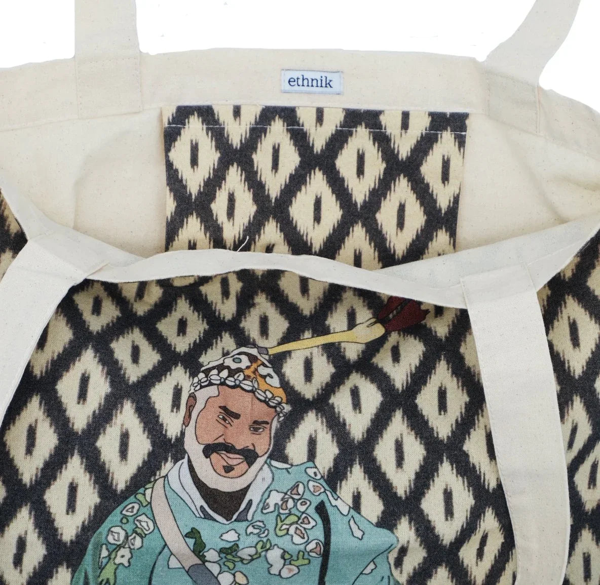 Ethnik Moroccan tote bag with traditional geometric pattern and illustrated musician design